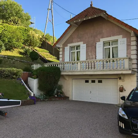 Les Carlins Ferienhaus