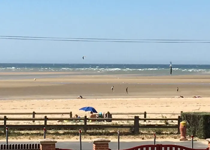 Les Carlins Holiday home *